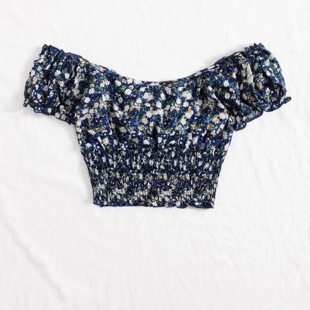5/25$ 🌟 Tie Front Daisy Crop Top - Picture 4 of 5